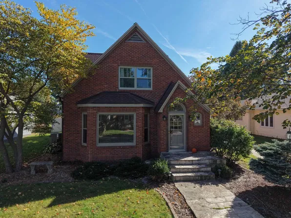 608 3rd St, Parkersburg, IA 50665