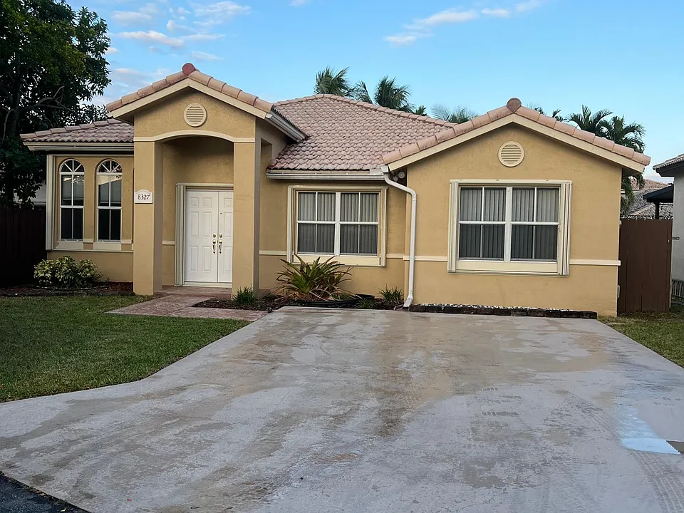 8327 SW 163rd Ave