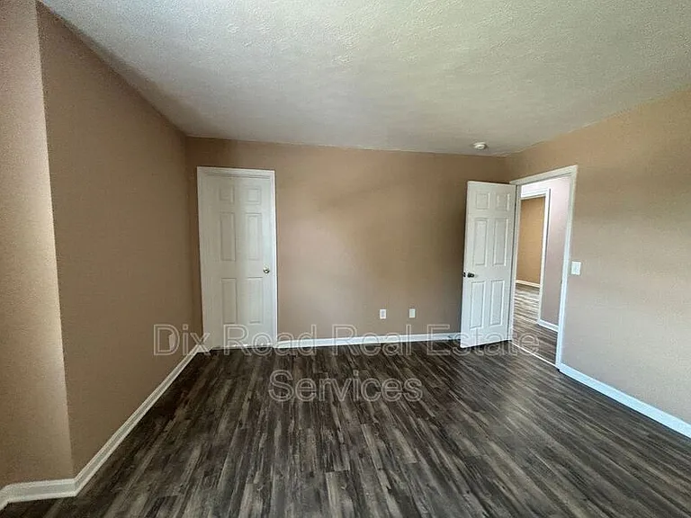 460 Peyton Dr — Photo 18