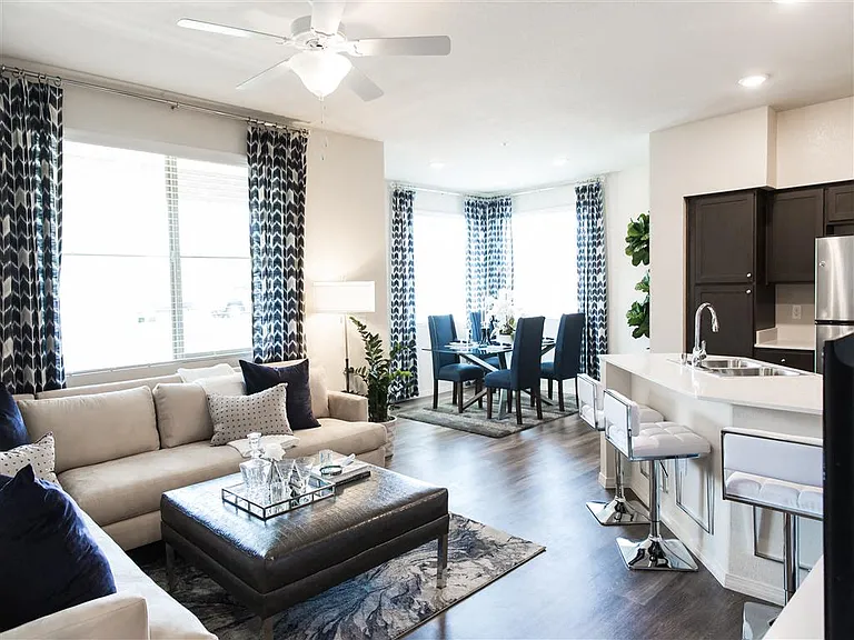 THE GALLERY APARTMENT HOMES — Photo 5