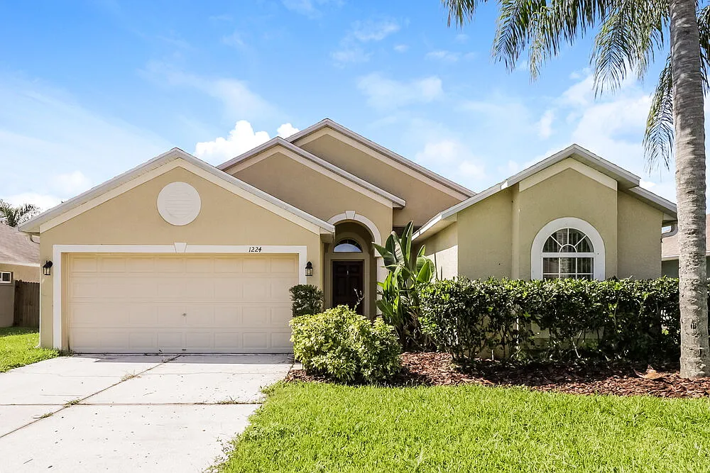 3 bed, 2.0 bath, 1698 sqft, $2,225 — Photo 1