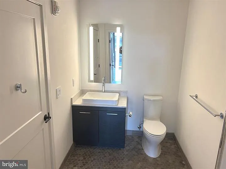 70 N St SE #605 — Photo 10