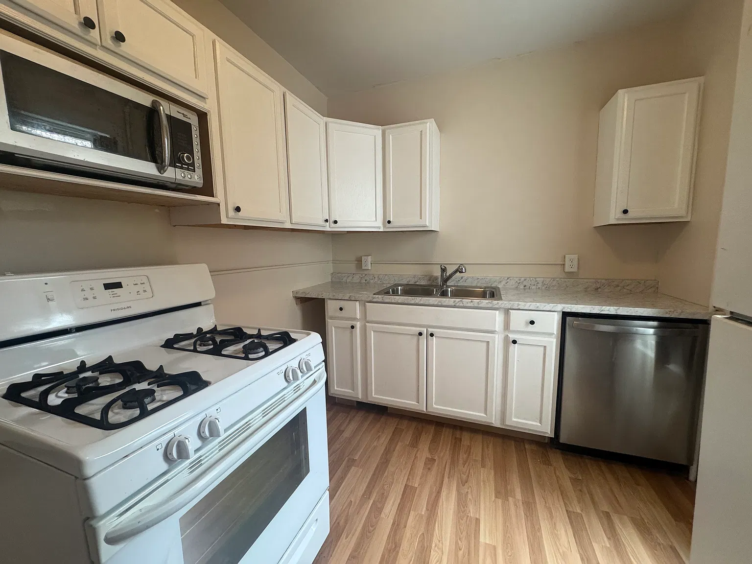 3 bed, 1.5 bath, 1314 sqft, $1,450 — Photo 4
