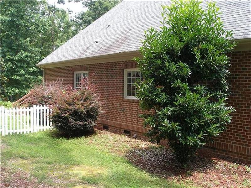 2nd image of 79 Helenjean Ct