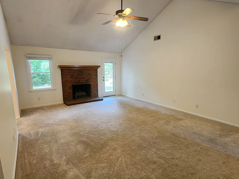 4161 Peyton Ct NW — Photo 3