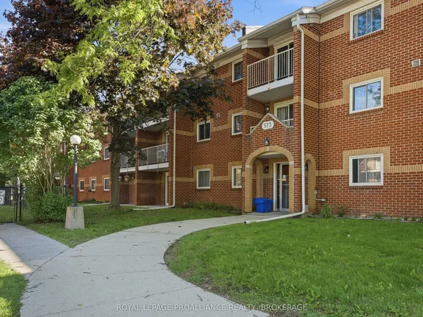 573 Armstrong Rd #217, Kingston, ON K7M 8J8