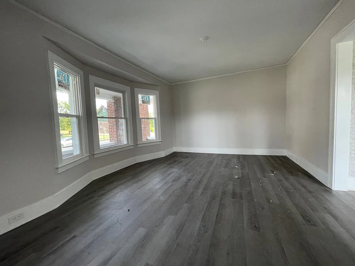 Building Photo - 1427 Calvert Ave