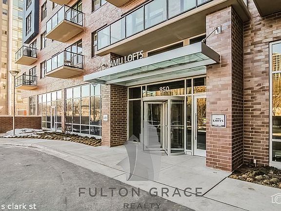 2nd image of 854 S Clark St #1721