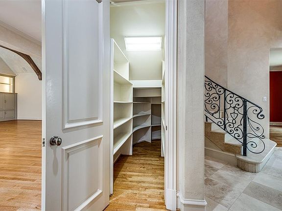 3rd image of 6918 Forest Glen Blvd