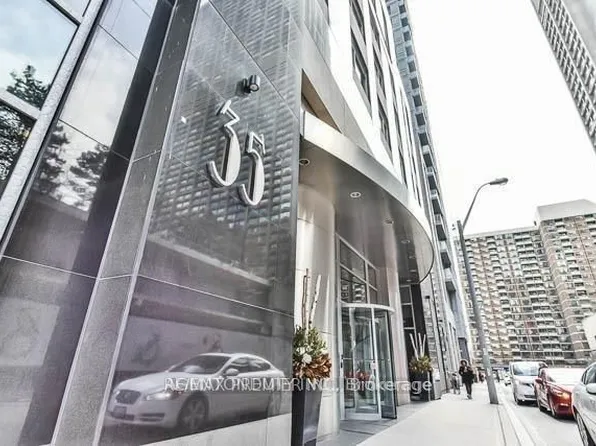 35 Balmuto St #1009, Toronto, ON M4Y 0A3