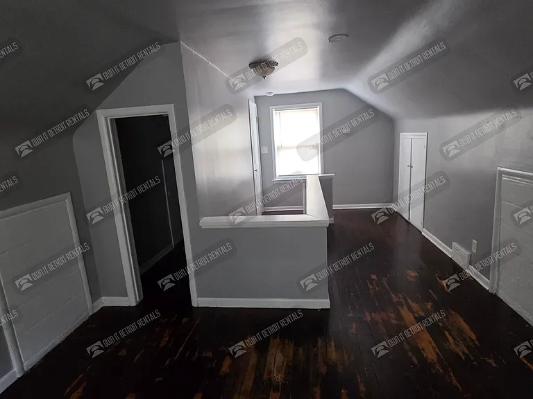 19335 Plainview Ave — Photo 15