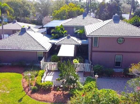8608 Longwood Dr, Seminole, FL 33777