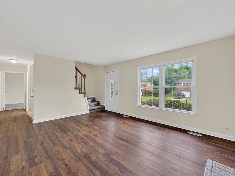 607 Granger Ln — Photo 10