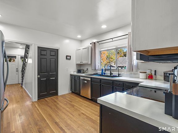 5th image of 36 Smith Street
