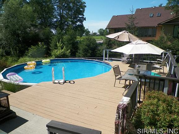 4th image of 14 Greenridge Dr