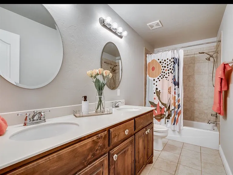 3900 Lockhart Dr — Photo 7