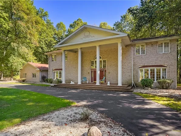 8650 Hidden Hills Dr SE, Warren, OH 44484