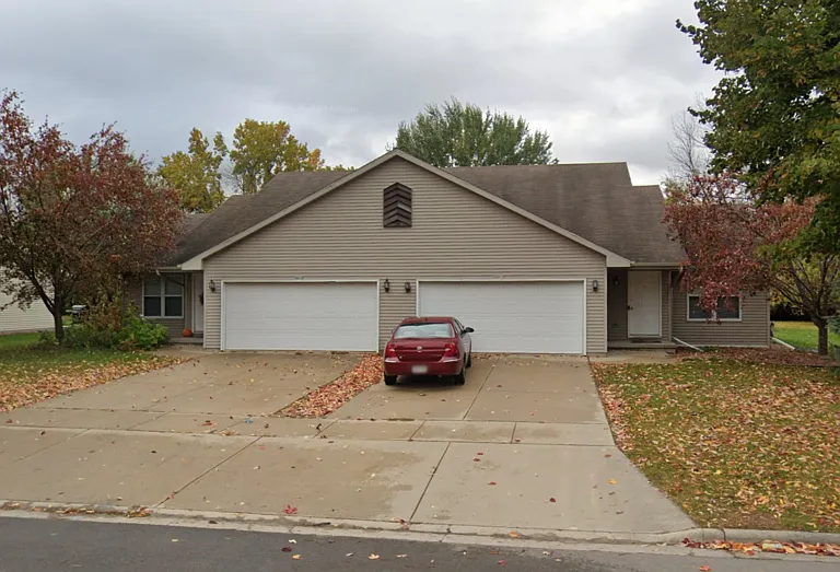 2075-2077 Schanock Dr — Photo 1