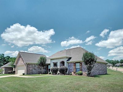 402 Silver Hl, Pearl, MS, 39208