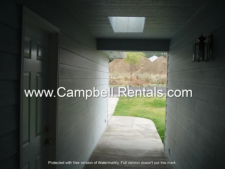 5816 S Thistle Ln — Photo 3