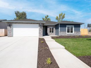 917 N Cypress St, Woodlake, CA 93286