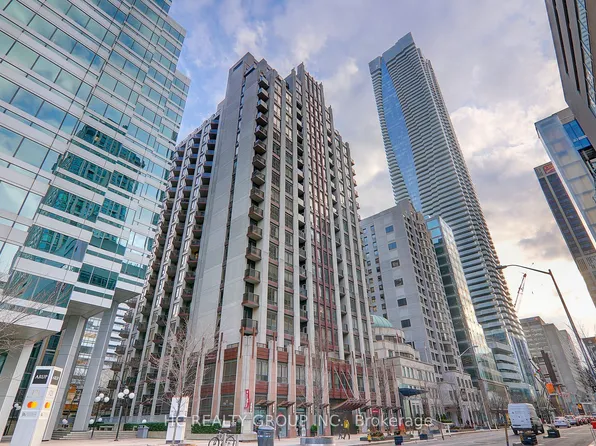 85 Bloor St E #412, Toronto, ON M4W 3Y1