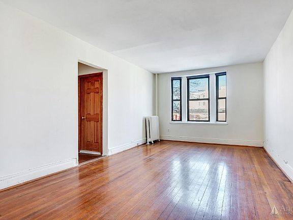 5th image of 3106 38th St #8