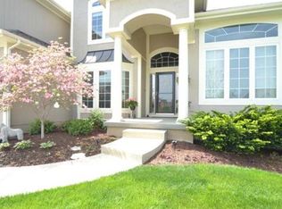 8827 W 155th Ter, Overland Park, KS 66221