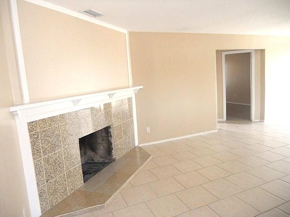 4th image of 40462 Clark Dr