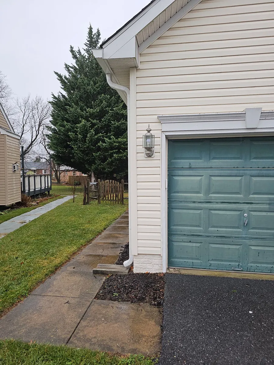 Building Photo - 815 Aztec Dr #B