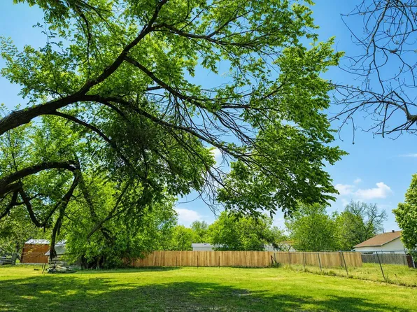303 E Wolf St, Granger, TX 76530