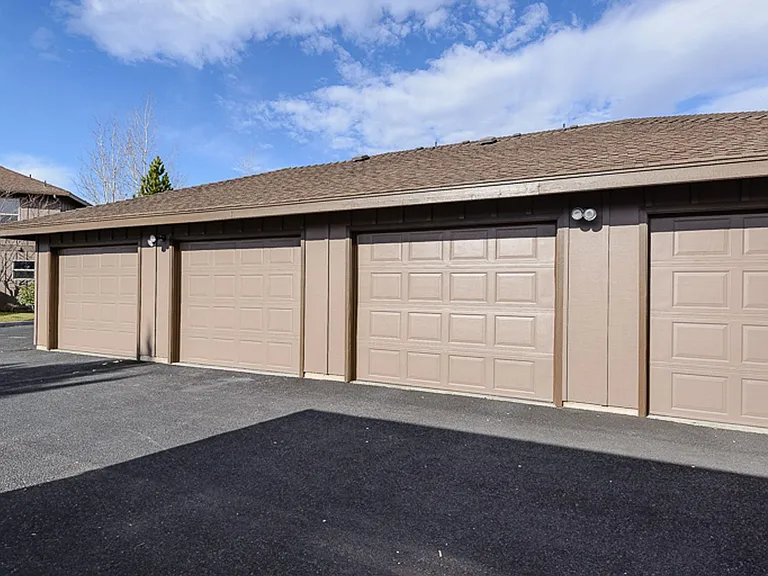 2334 NE Holliday Ave #3 — Photo 4