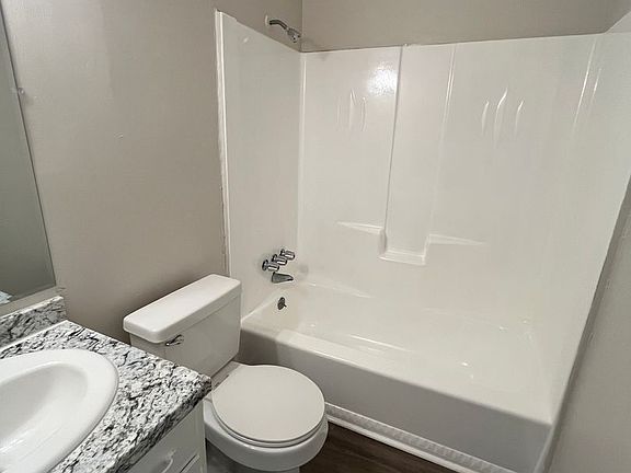 5th image of 906 E Brookwood Dr