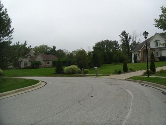 3rd image of 39910 Lochmoor Dr