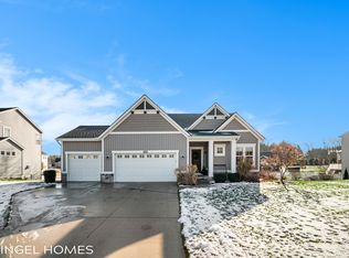 12928 Pine Glen Dr, Grand Haven, MI