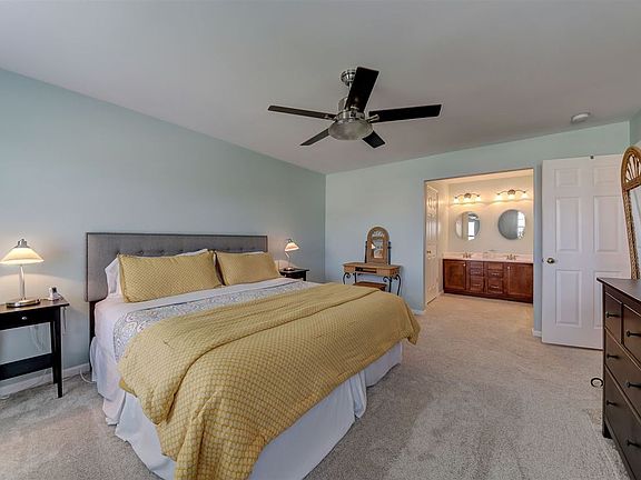 4th image of 9884 Cherbourg Dr