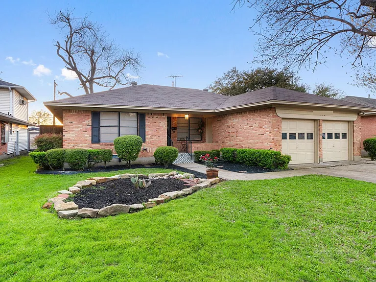 9209 Lindaro Ln — Photo 2