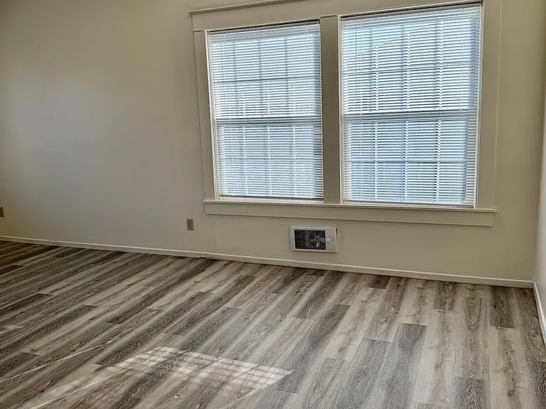2404 N Vancouver Ave — Photo 14