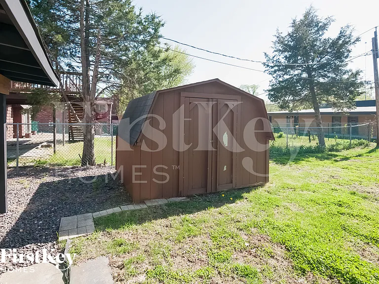 9553 Winkler Dr — Photo 18