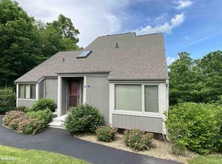 18 Cedar Bluff Ln, Galena, IL 61036