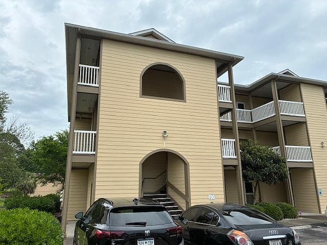 1st image of 4102 Pinehurst Circle #I