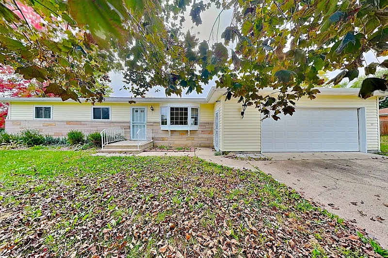 3 bed, 1.5 bath, 1344 sqft, $1,525 — Photo 2