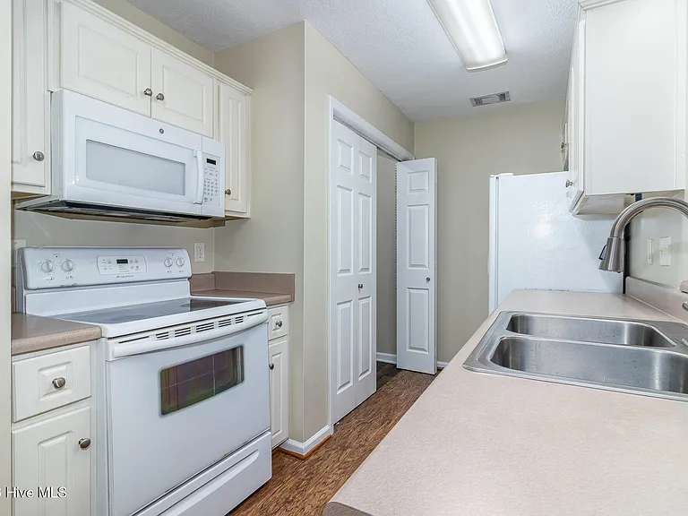 456 Northrop Pl — Photo 5