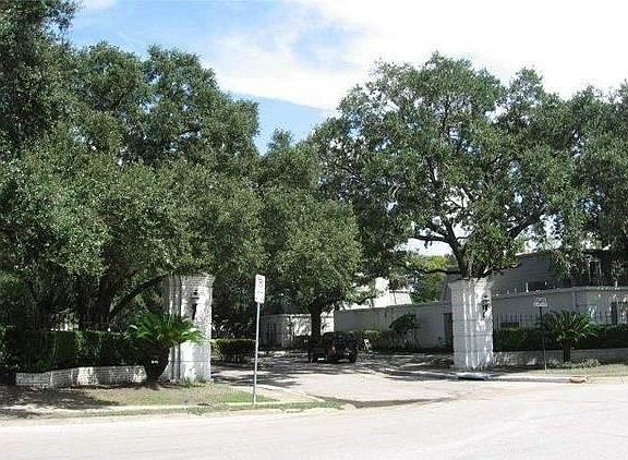 3rd image of 9031 Rue Cambon St #69