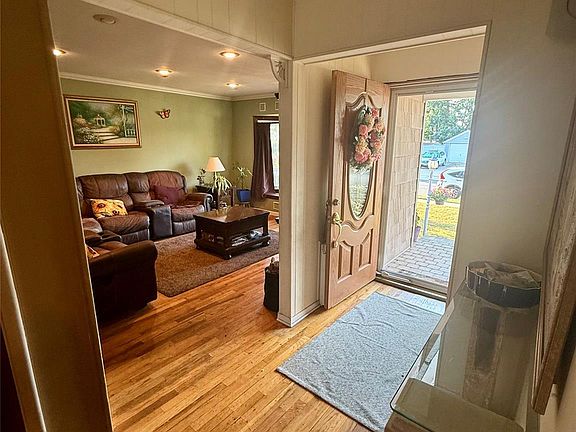 3rd image of 685 Seabury Avenue