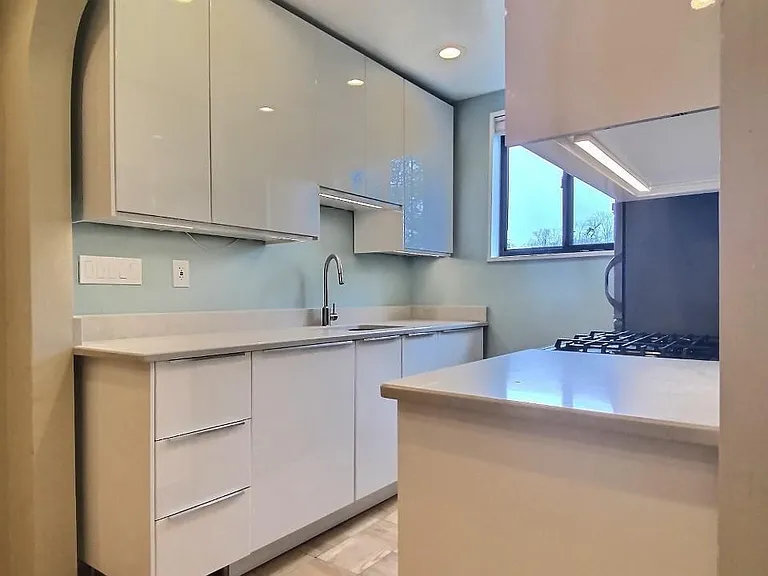5112 Macarthur Blvd NW #111 — Photo 9