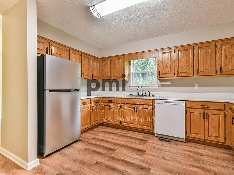 138 Sunset Oaks Dr — Photo 12
