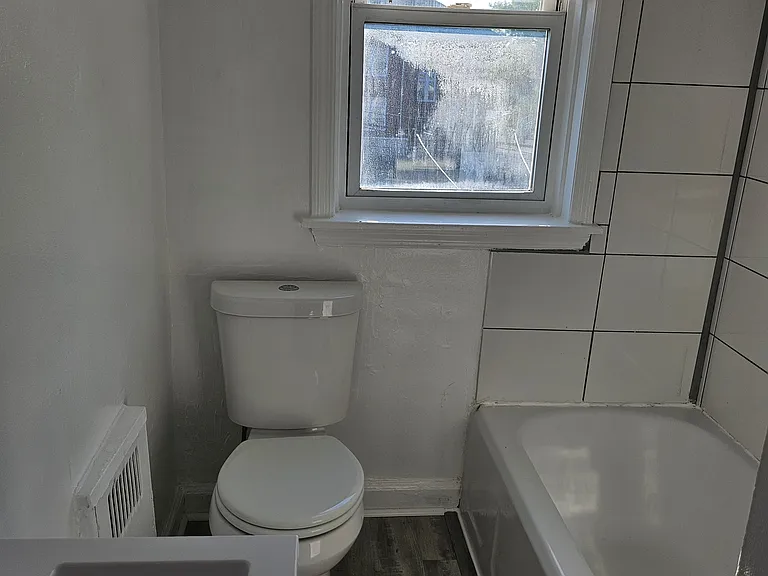 225 N Penn St — Photo 17