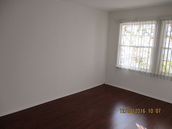 4th image of 136-138 S Bedford Dr #B