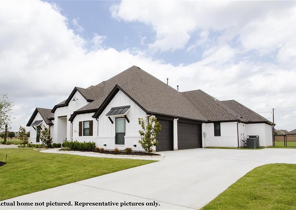 1st image of 1016 Forest Glen Ln